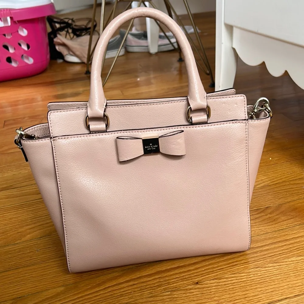 Kate Spade medium purse. - Picture 1 of 2